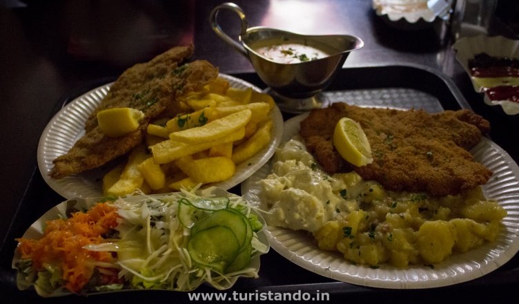 Provando o Schnitzel alemão