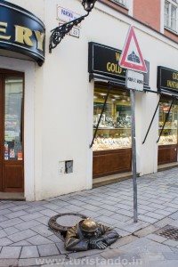 As estátuas engraçadinhas de Bratislava na Eslováquia