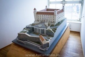 O museu da história eslovaca no castelo de Bratislava