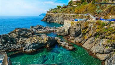 As trilhas em Cinque Terre, litoral Ligure italiano