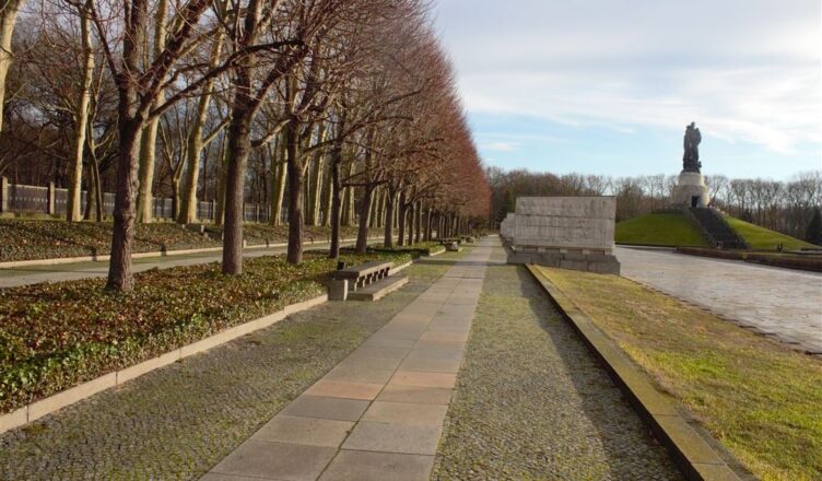 Treptower Park e seu memorial soviético